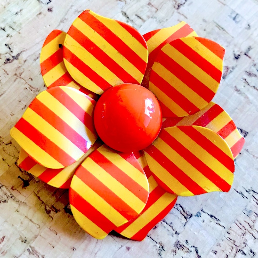 🍄 3/$15 Flower Brooch yellow orange vintage enamel